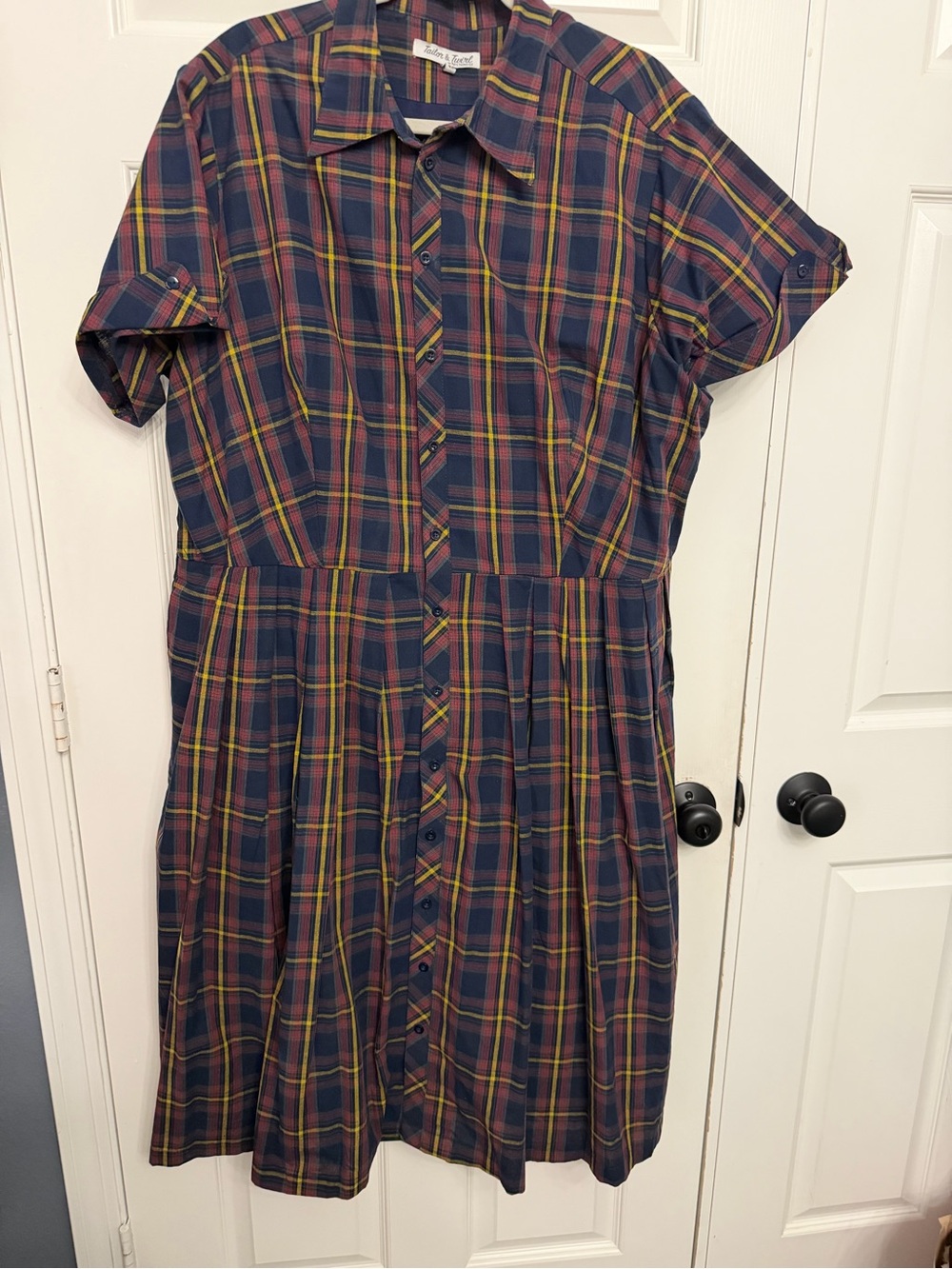 Vintage Style Plaid Button-Front Dress in Navy and Burgundy